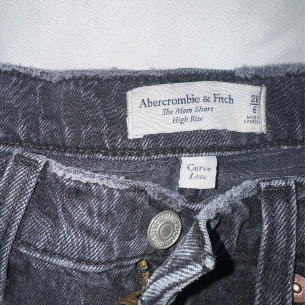 Abercrombie Curve Love High Rise Mom Denim Short - Picture 3 of 3